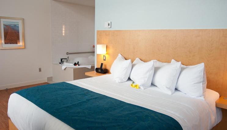 Rooms & Suites